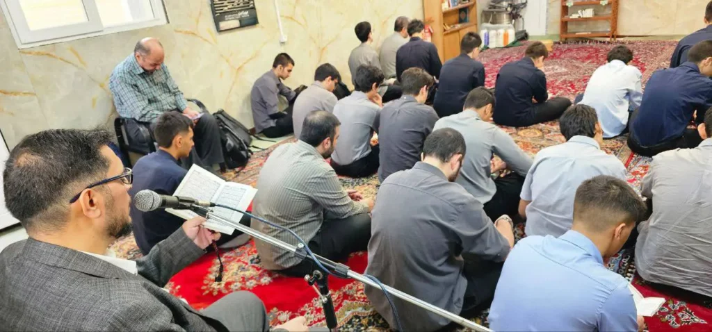 برگزاری مراسم هفتگی زیارت عاشورا در دبیرستان سلام تجریش