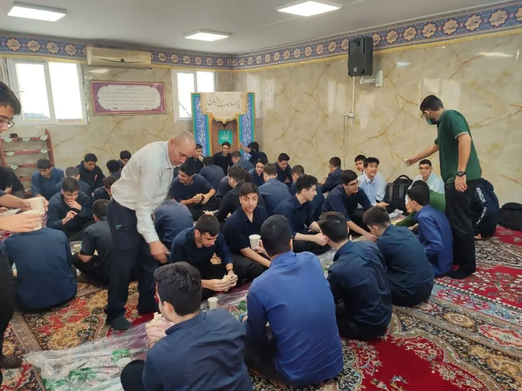 برگزاری مراسم زیارت عاشورا به همراه صبحانه در دبیرستان سلام تجریش