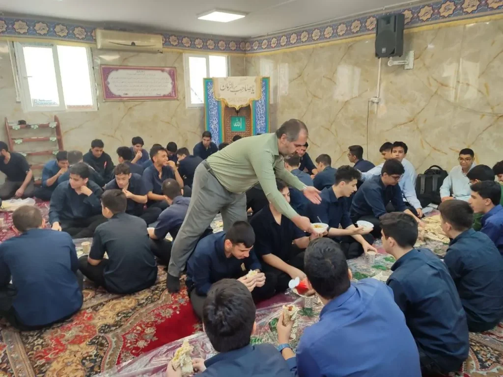 برگزاری مراسم زیارت عاشورا به همراه صبحانه در دبیرستان سلام تجریش