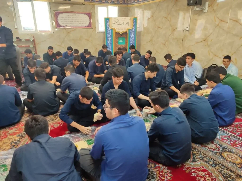 برگزاری مراسم زیارت عاشورا به همراه صبحانه در دبیرستان سلام تجریش