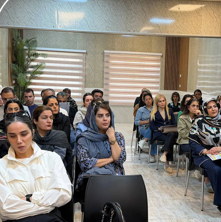 جلسه اولیا و مربیان پایه هشتم راهنمایی سلام تجریش در سال تحصیلی ۱۴۰۶-۱۴۰۵