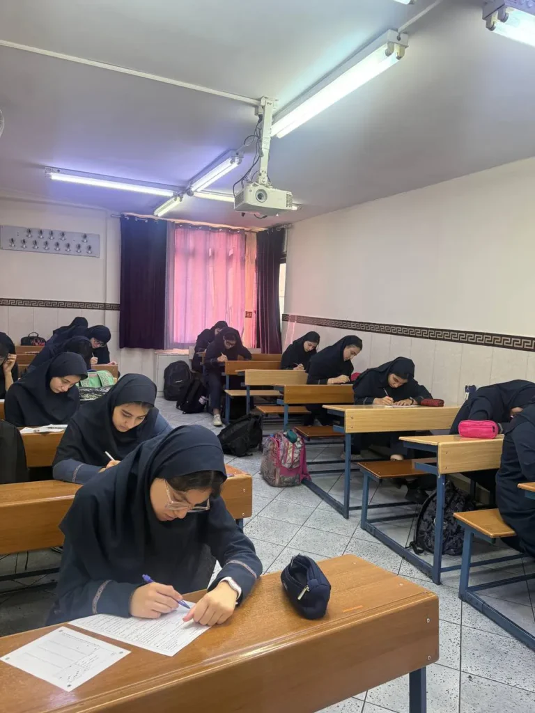 برگزاری آزمون صبحگاه در دبیرستان دخترانه سلام ونک