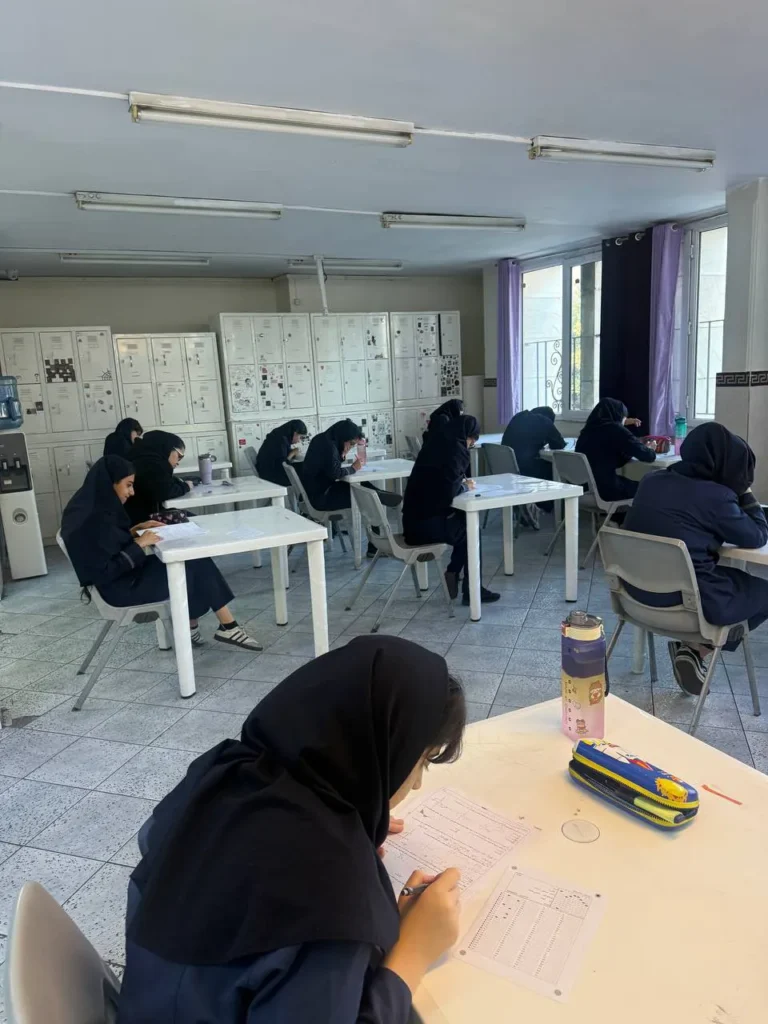 برگزاری آزمون صبحگاه در دبیرستان دخترانه سلام ونک