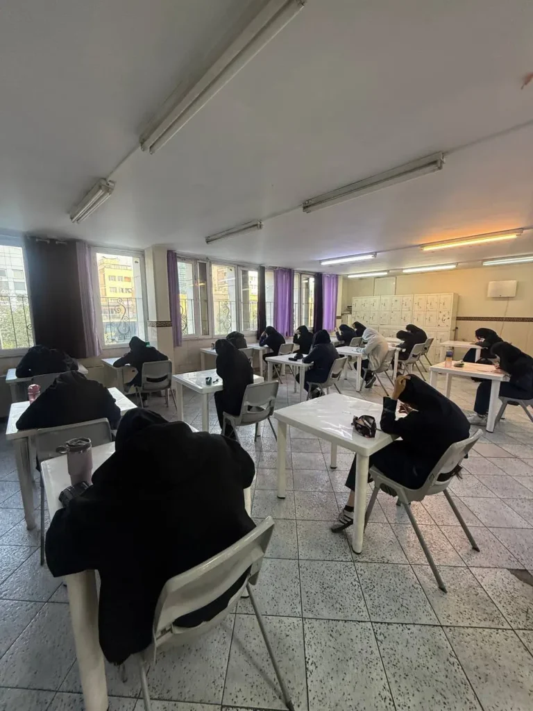 برگزاری آزمون صبحگاه در دبیرستان دخترانه سلام ونک
