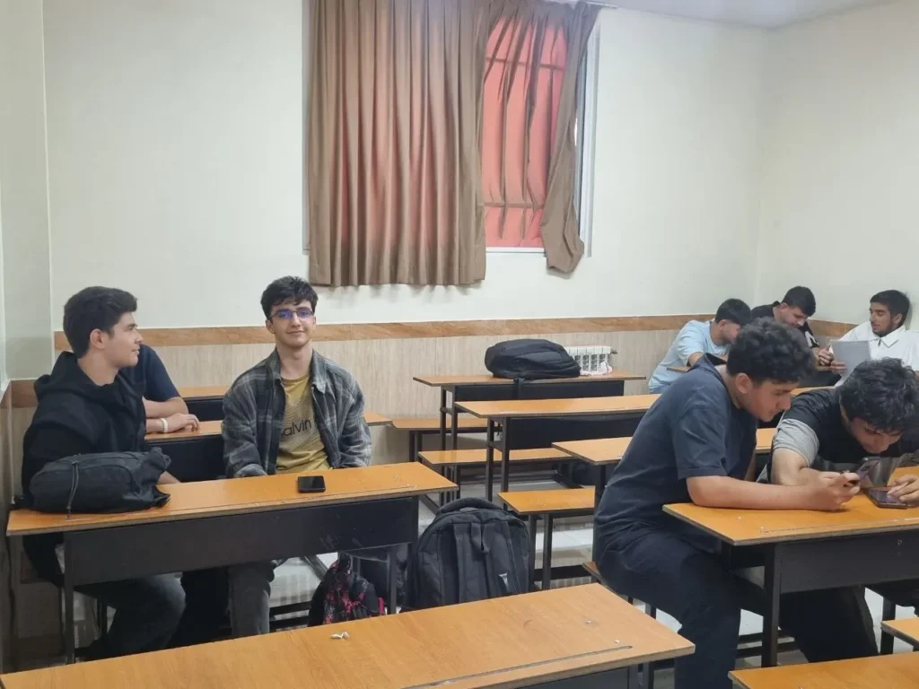 از تدوین فیلم تا مکانیک خودرو و تئاتر؛ برگزاری کلاس های فرهنگی در دبیرستان سلام شهید زین الدین