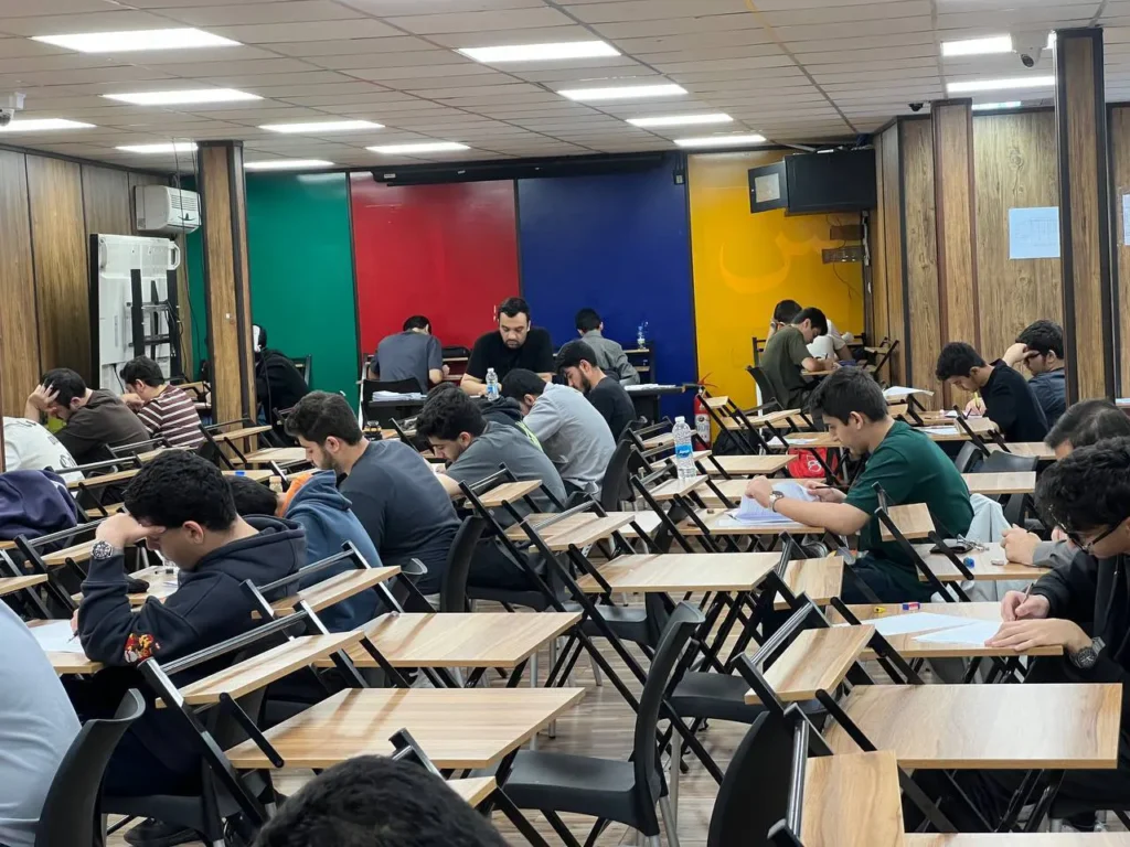 شروع به موقع، پایان موفق؛ برگزاری سومین آزمون جامع پایه دوازدهم دبیرستان سلام تجریش