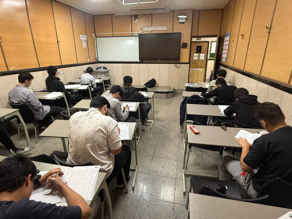 شروع به موقع، پایان موفق؛ برگزاری سومین آزمون جامع پایه دوازدهم دبیرستان سلام تجریش